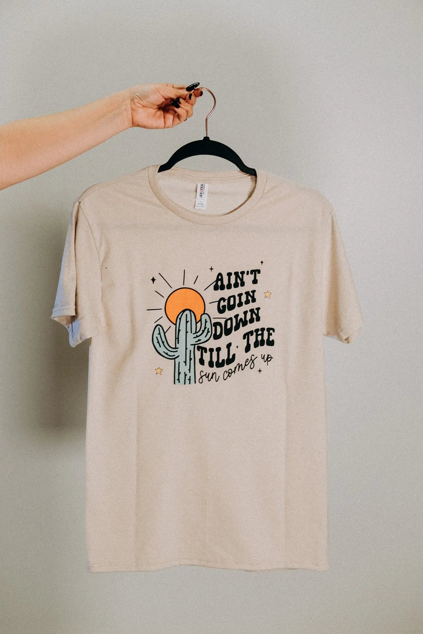 Aint going down till the sun comes up Graphic T-shirt - Perfectly Weird Shop